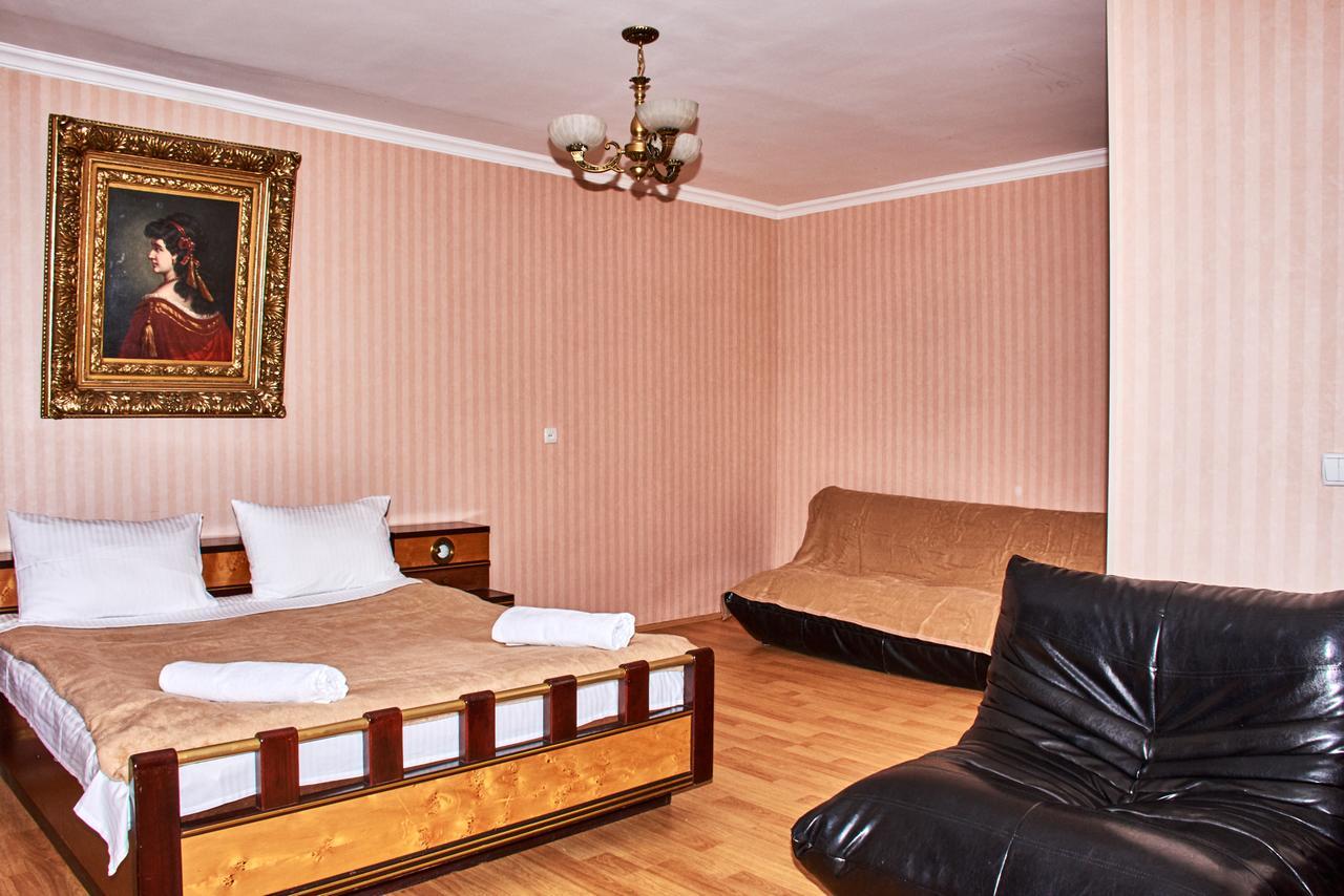 Hotel Georgia Gori Buitenkant foto
