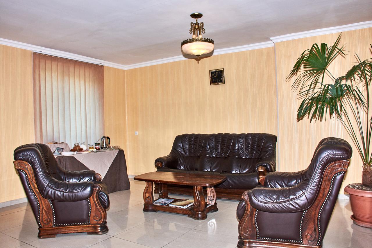 Hotel Georgia Gori Buitenkant foto