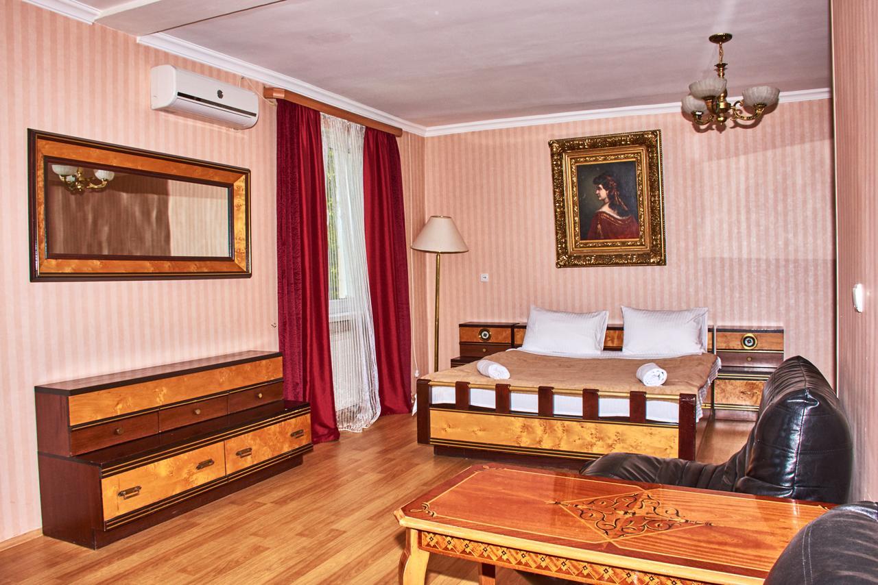 Hotel Georgia Gori Buitenkant foto