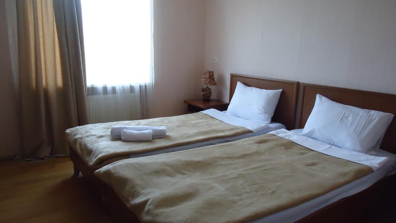 Hotel Georgia Gori Buitenkant foto